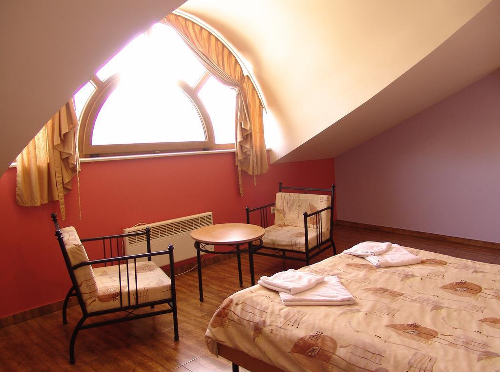 Central Family Hotel Haskovo Room photo