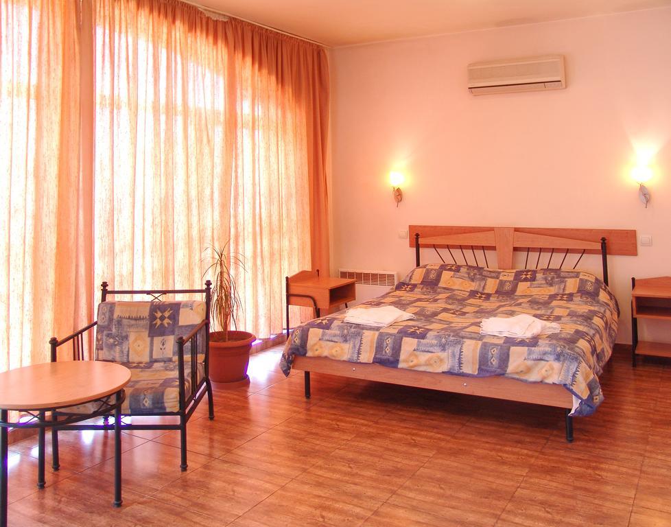 Central Family Hotel Haskovo Room photo