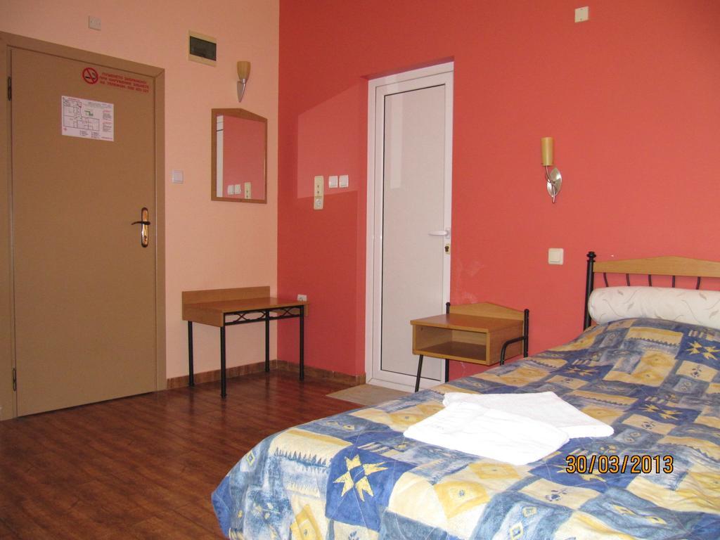 Central Family Hotel Haskovo Room photo