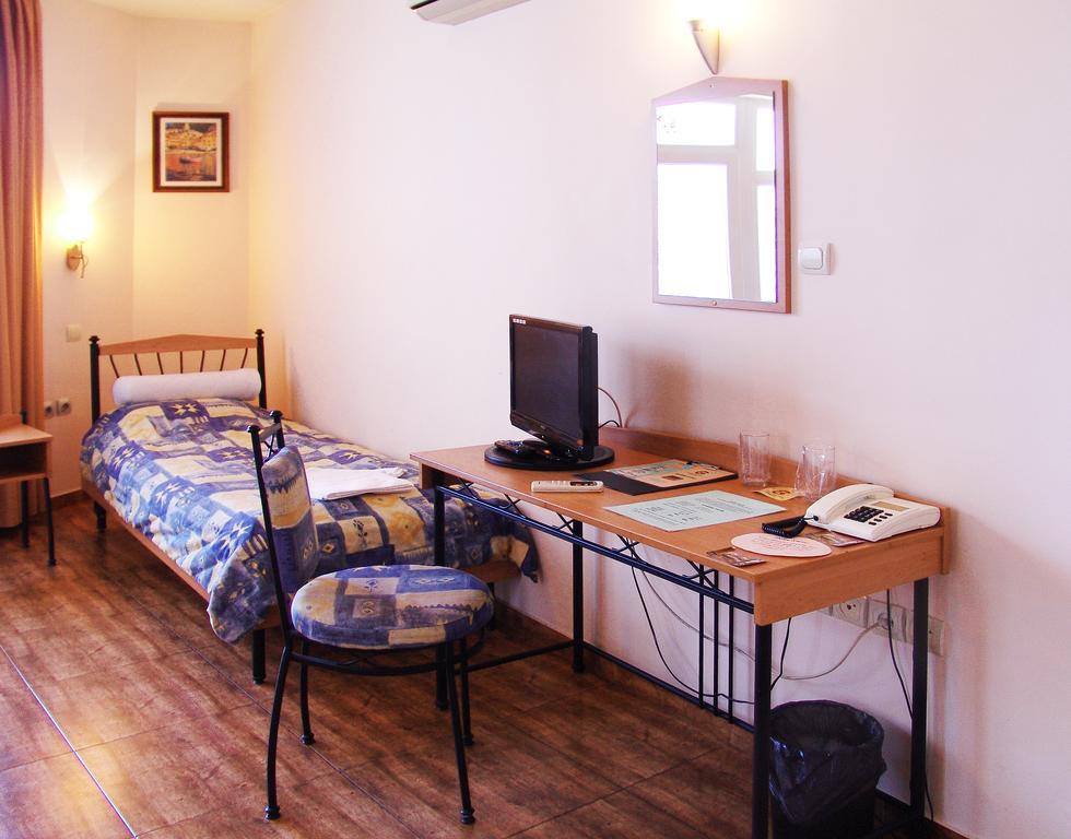 Central Family Hotel Haskovo Room photo